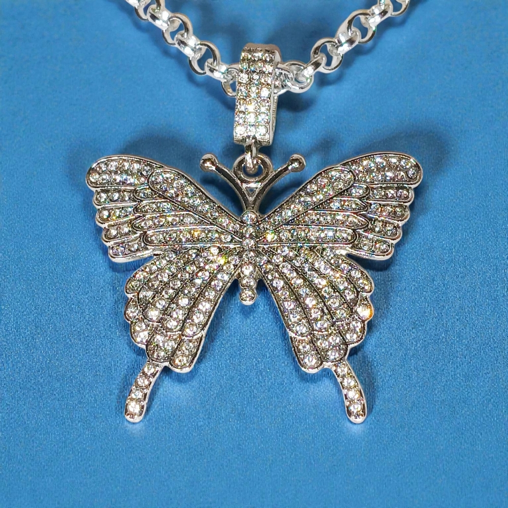 HP🎉🎉 Large Silver Butterfly Choker Necklace Wilderkind Butterflycore Grunge - Picture 2 of 10